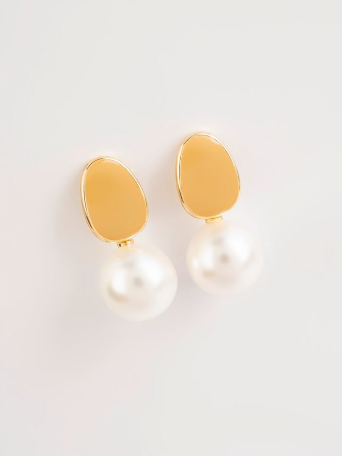 Dangling Pearl Earrings